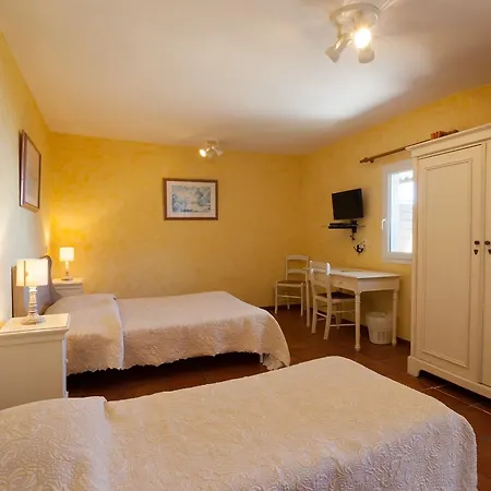 Chambres E Sulane ホテル